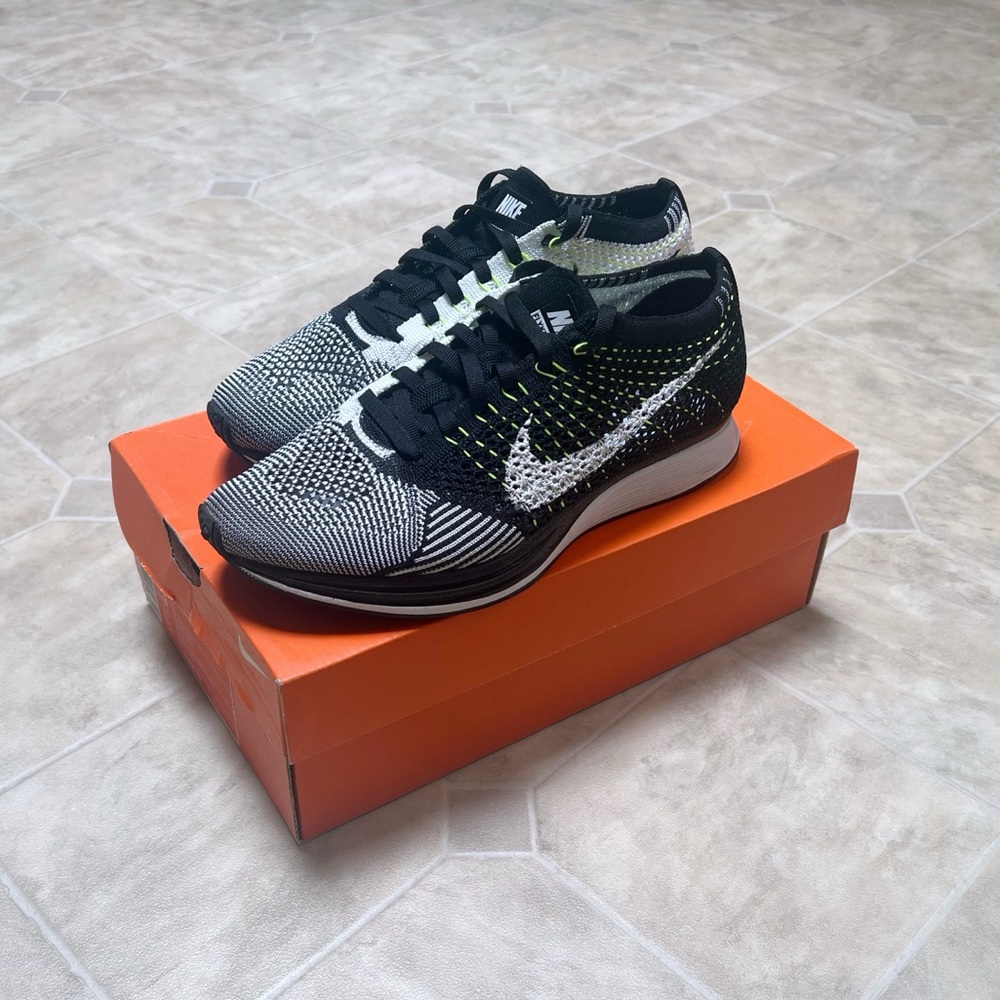 USED Authentic Nike Men’s Flyknit Racer in Black White Green Volt